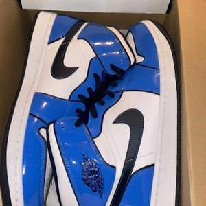 Air Jordan 1 Mid SE 'Signal Blue'